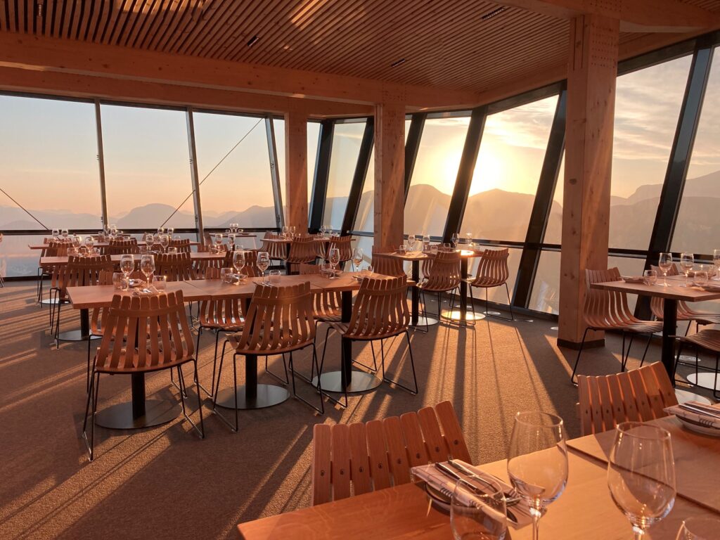 Eggen Restaurant i solnedgang