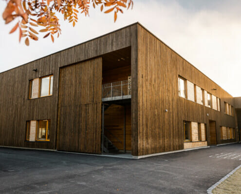 Fasade av Stavanger skole, foto.