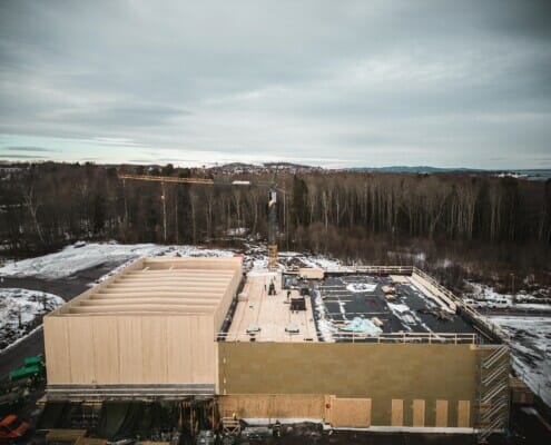Drone oversikt av kontorbygget under bygging, foto.